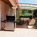 Villa Aux Cypres Du Sud : Et Montagne *