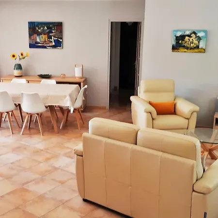 Villa Aux Cyprès Du Sud : Et Montagne Logrian-et-Comiac-de-Florian