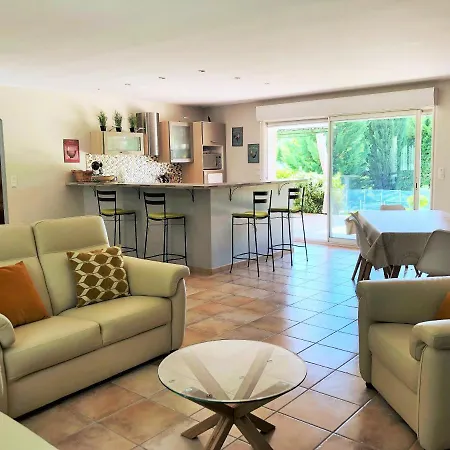 Villa Aux Cyprès Du Sud : Et Montagne *