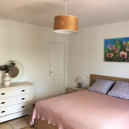Villa Aux Cyprès Du Sud : Et Montagne *