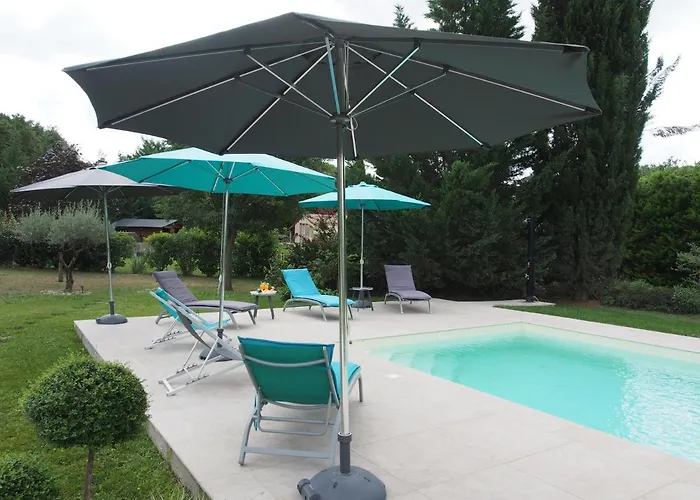 Villa Aux Cyprès Du Sud : Et Montagne