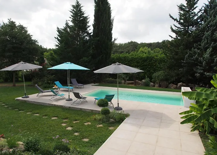 Villa Aux Cyprès Du Sud : Et Montagne