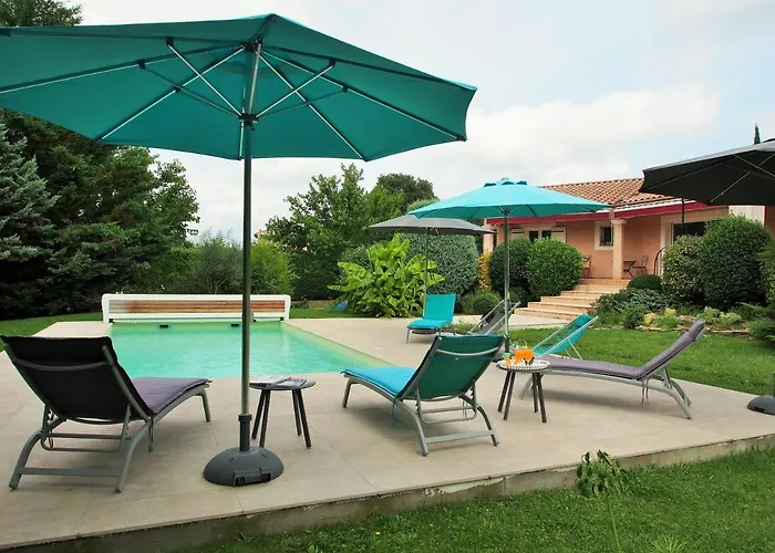 Aux Cyprès Du Sud : Et Montagne Villa *