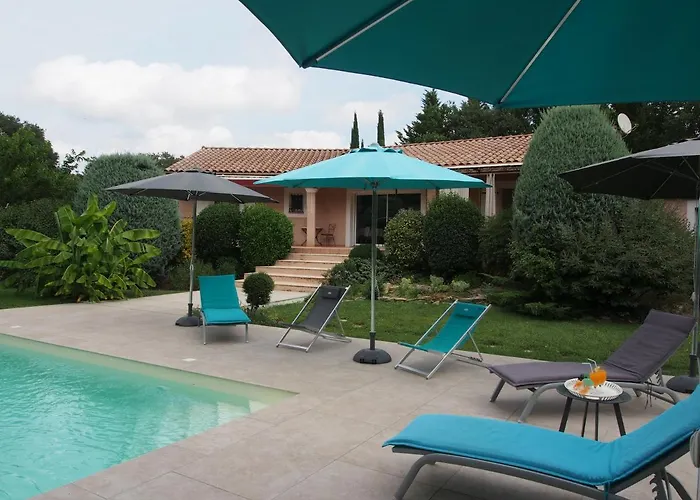 Villa Aux Cyprès Du Sud : Et Montagne