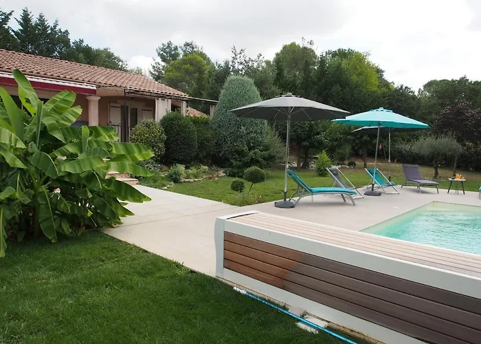 Aux Cyprès Du Sud : Et Montagne Villa *