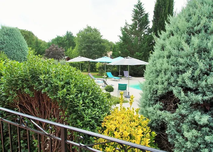 Villa Aux Cyprès Du Sud : Et Montagne