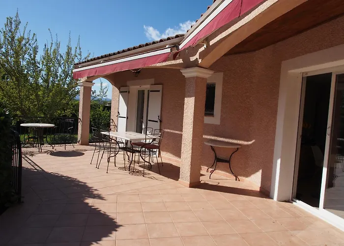 Aux Cyprès Du Sud : Et Montagne Villa