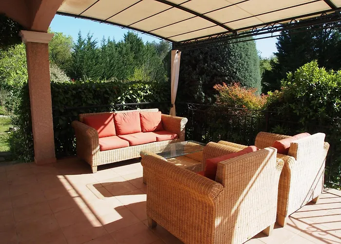 Aux Cyprès Du Sud : Et Montagne Villa *