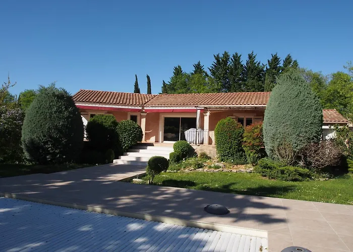Aux Cyprès Du Sud : Et Montagne Villa