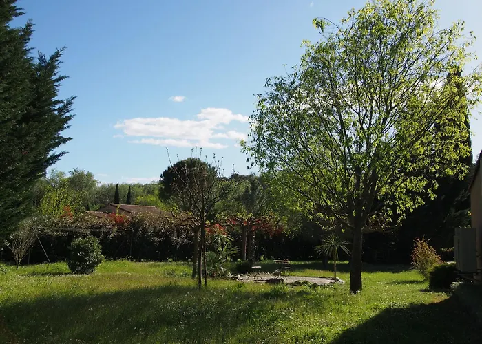 Aux Cyprès Du Sud : Et Montagne Villa