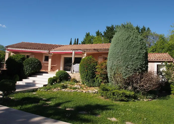 Aux Cyprès Du Sud : Et Montagne Villa *