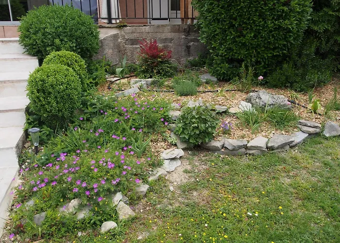 Aux Cyprès Du Sud : Et Montagne Villa *
