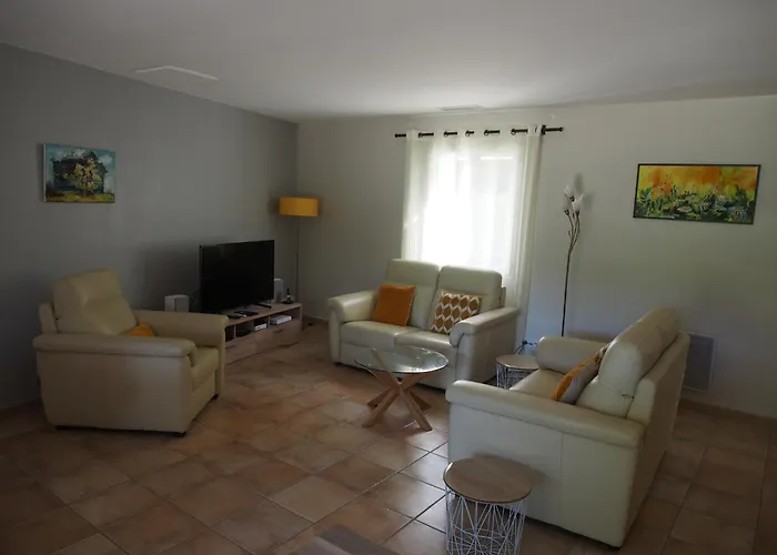 Aux Cyprès Du Sud : Et Montagne Villa *