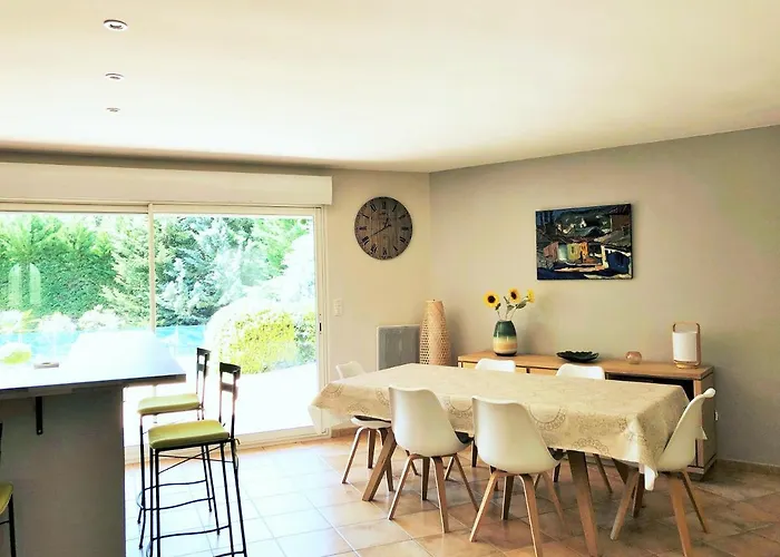 Villa Aux Cyprès Du Sud : Et Montagne