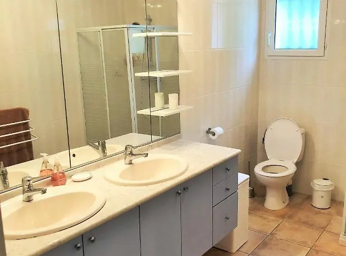 Villa Aux Cyprès Du Sud : Et Montagne Logrian-et-Comiac-de-Florian