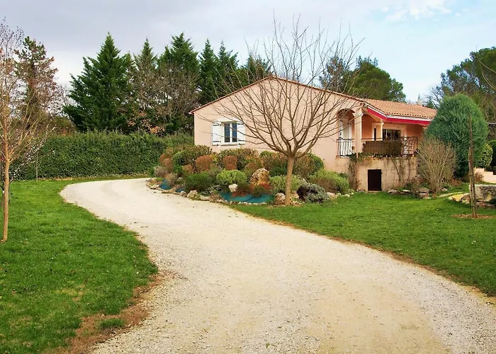 Aux Cypres Du Sud : Et Montagne Villa