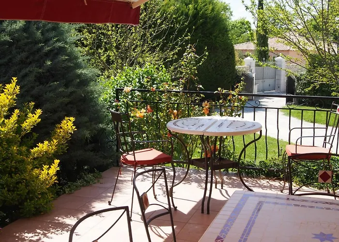 Aux Cyprès Du Sud : Et Montagne