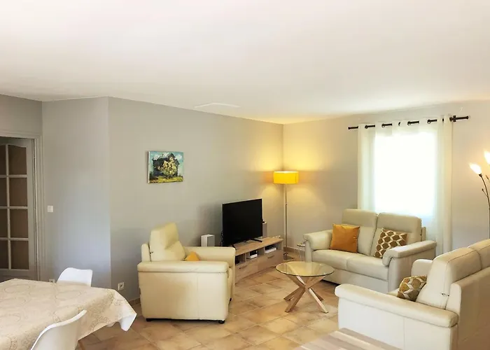 Aux Cyprès Du Sud : Et Montagne *